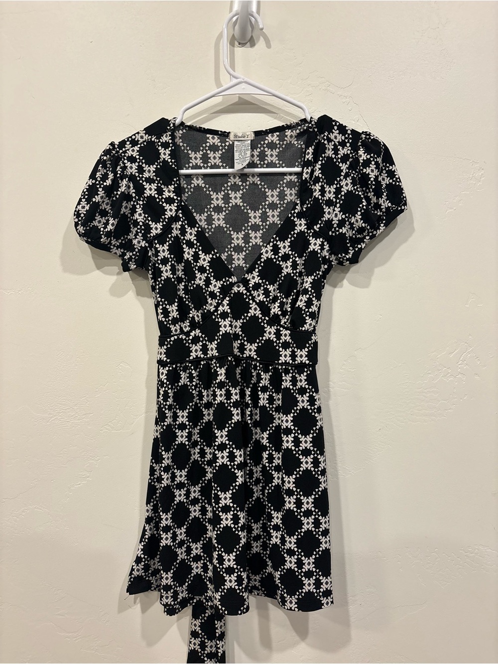 Black & White Floral Geometric Wrap shirt
